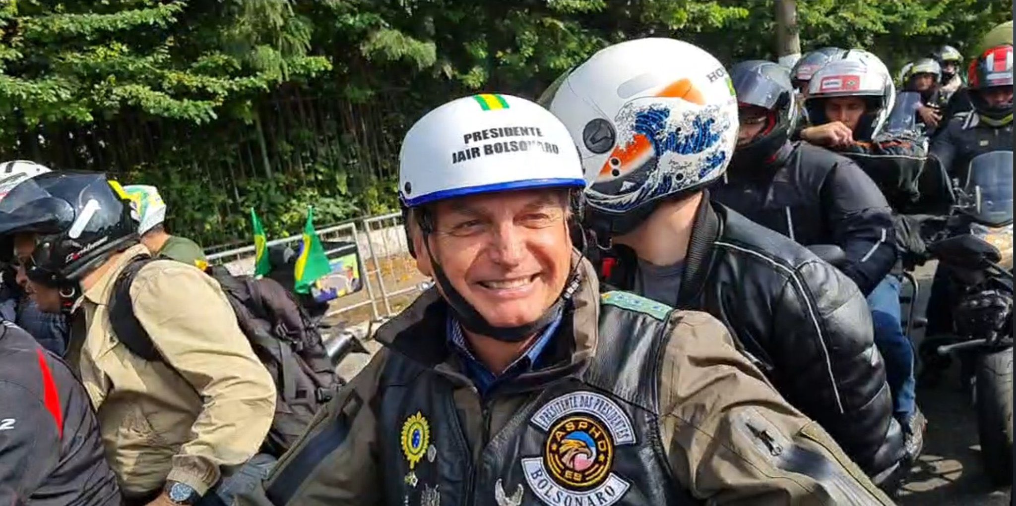 Bolsonaro participa de ‘motociata’ com apoiadores em sp