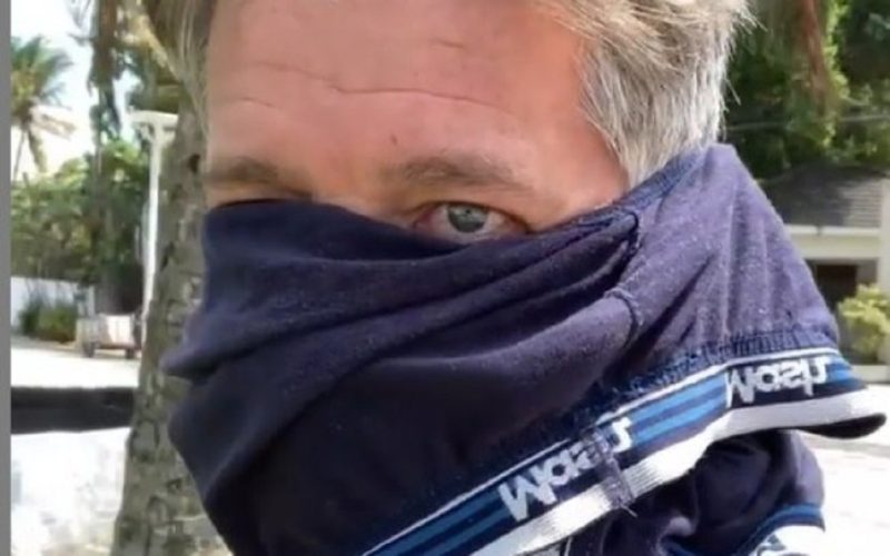David Cardoso Júnior protestou contra quarentena em São Paulo com cueca no rosto – Foto: Reprodução/Instagram