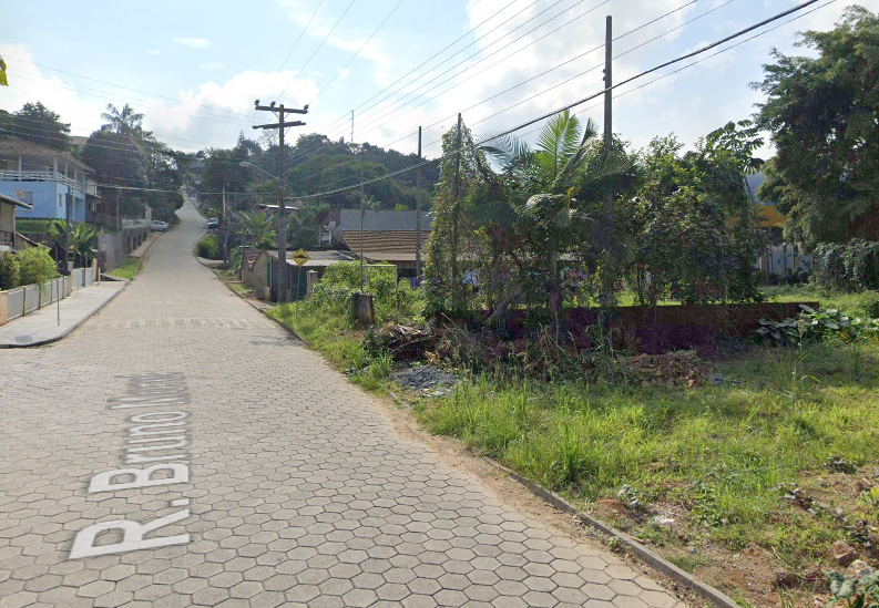 Vítima desembarcava de ônibus quando foi abordada pelo agressor – Foto: Reprodução/Google Maps/ND