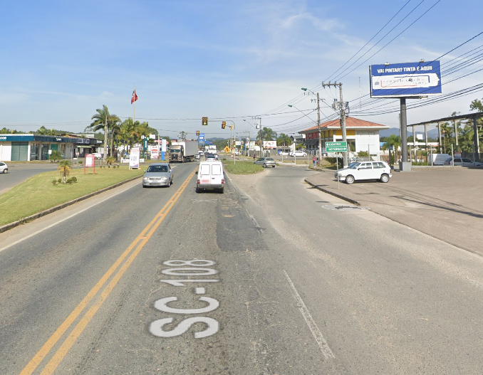 Rompimento da rede de água aconteceu na rua Dr. Pedro Zimmermann, no bairro Itoupava Central – Foto: Reprodução/Google Maps/ND
