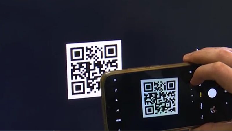 Ideia é que através do QR Code possa se acessar um site com as informações e com áudio descrição da bula do medicamento – Foto: Reprodução/NDTV