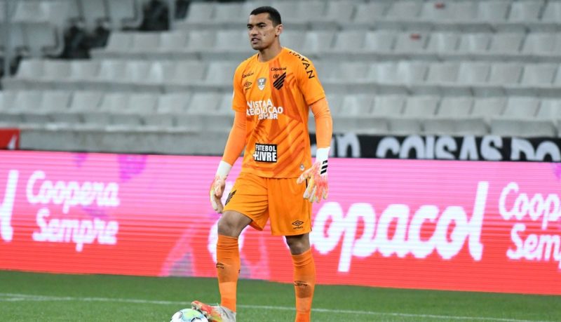 Goleiro Santos é destaque do Furacão – Foto: Athletico/Divulgação