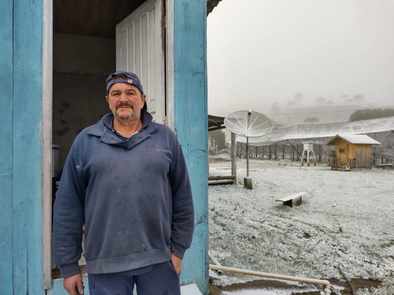 Ademar Rodrigues de Lima, 55 anos, mora no distrito de Cruzeiro, em São Joaquim e viu cerca de 20 nevadas &#8211; Foto: Felipe Bottamedi/ND