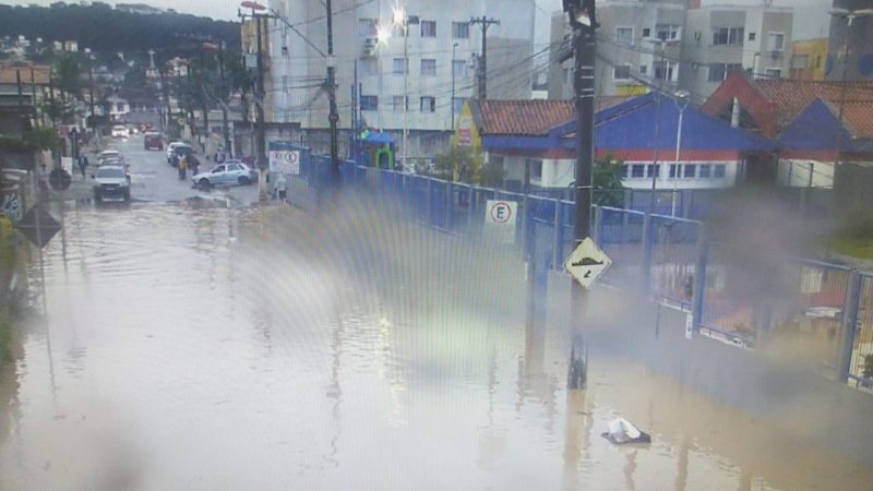 Acúmulo de água na pista impede passagem de veículos – Foto: Prefeitura de São José/Divulgação/ND