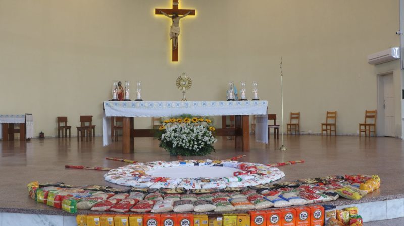 Alimentos na missa de Corpus Christi na Paróquia São Judas Tadeu – Foto: Divulgação/ND