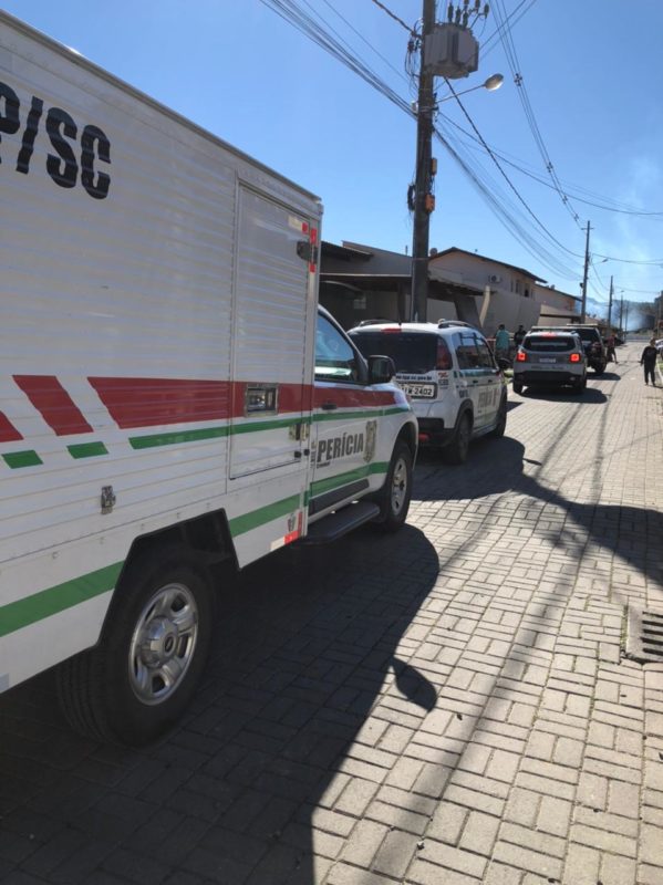 criança é estrangulada