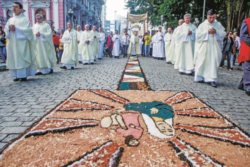 Tapetes são confeccionados nas procissões mais populares de Florianópolis – Foto: NDMais