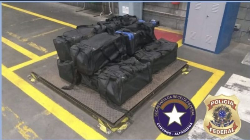 Em uma das apreensão, 600kg de cocaína foram encontrados no Porto de Itapoá – Foto: Polícia Federal