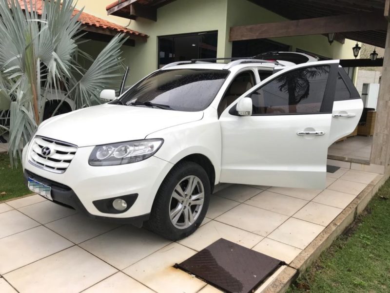 Após meses de investigações, a PF (Polícia Federal), em parceria com a Receita Federal, deflagrou, na manhã desta quinta-feira (10), a megaoperação ‘Shipping Box’ contra um grupo criminoso que despachava drogas por navios saídos de portos do Estado. Na região de Joinville foram 12 prisões, enquanto 18 foram feitas em Itajaí. Em um dos mandatos, o suspeito foi encontrado na casa do vizinho, escondido atrás de uma caixa d’água – Foto: Polícia Federal/Divulgação