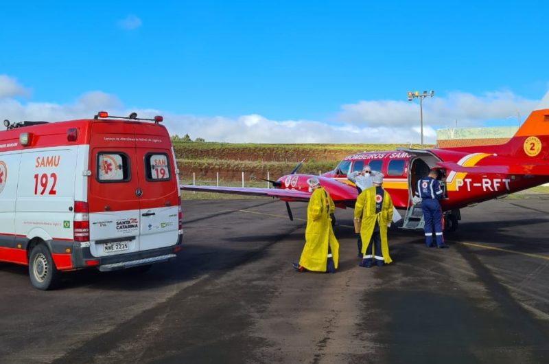 Pacientes de Videira e Curitibanos foram transferidos para Florianópolis para ocupar leitos de UTI por consequência da Covid – Foto: CBMSC/Divulgação/ND