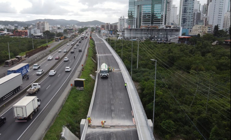 Ponte sobre o Rio Camboriú deve ser finalizada ainda em junho de 2021 – Foto: Arteris/Divulgação