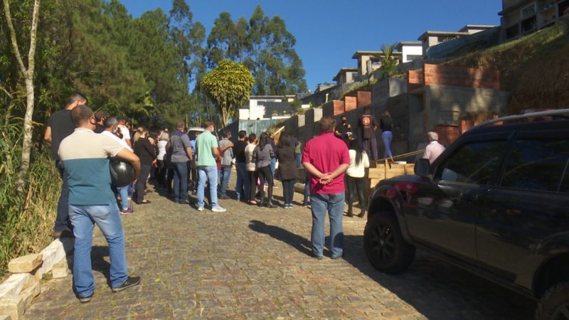 Velório e enterro de Evylin Modrok foi marcado por comoção e revolta – Foto: Jony Rocha/NDTV