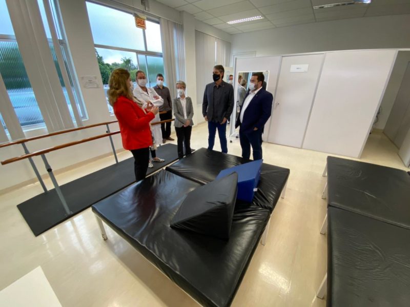 Secret&aacute;rio de Estado de Sa&uacute;de Andr&eacute; Motta Ribeiro conhece Hospital Universit&aacute;rio da Furb, em Blumenau – Foto: Mois&eacute;s Stuker/NDTV