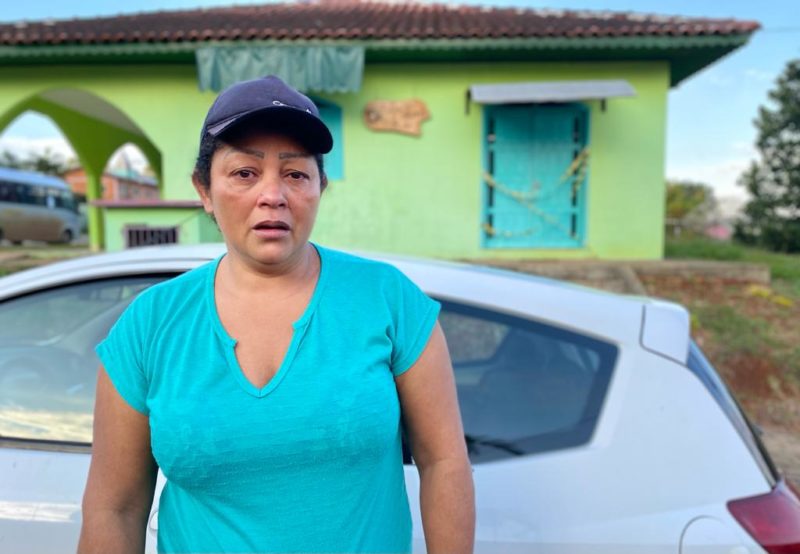 Salete Teodoro, de 50 anos, é prima irmã da vítima e viu o suspeito sair de carro. – Foto: Willian Ricardo/ND