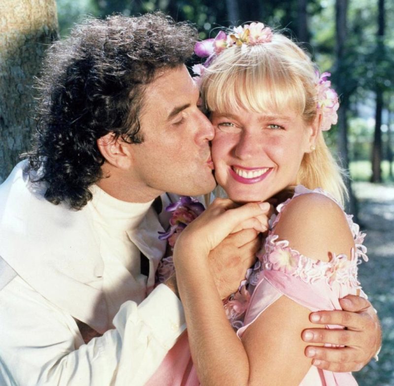 Xuxa e Sérgio Mallandro contracenaram juntos no filme Lua de Cristal em 1990 – Foto: Redes sociais/Reprodução/ND