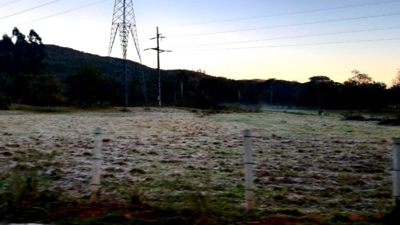 Estação meteorológica do Carijós, em Canasvieiras, a mais próxima de Ratones, registrou mínima de 1,8ºC – Foto: Reprodução/NDTV RecordTV