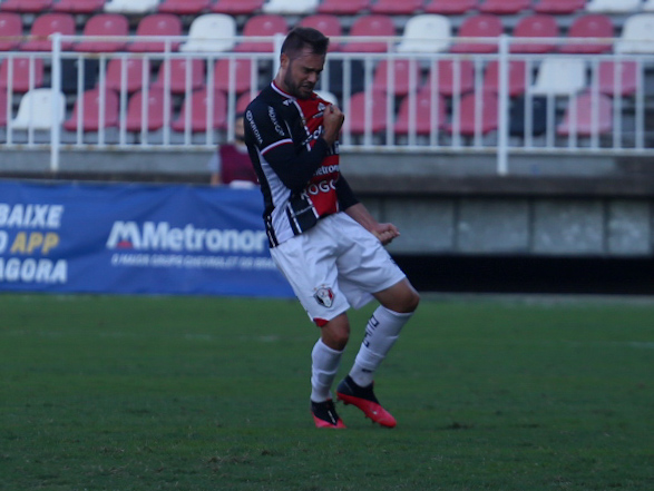 Douglas Packer abriu o placar e Caio Monteiro marcou o segundo para garantir a vit&oacute;ria tricolor – Foto: Vitor Forcellini/JEC/Divulga&ccedil;&atilde;o/ND