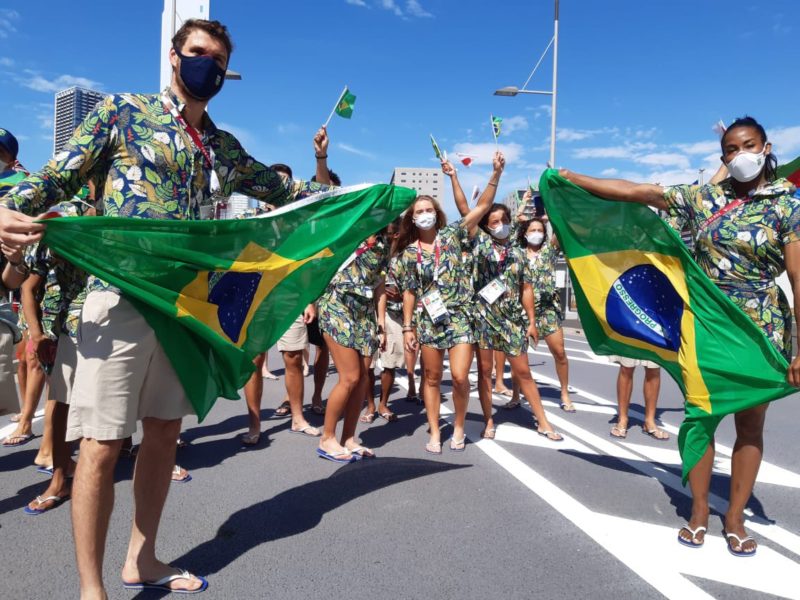 Brasileiros se preparam para a cerimônia de abertura dos jogos – Foto: Christian Dawes/COB