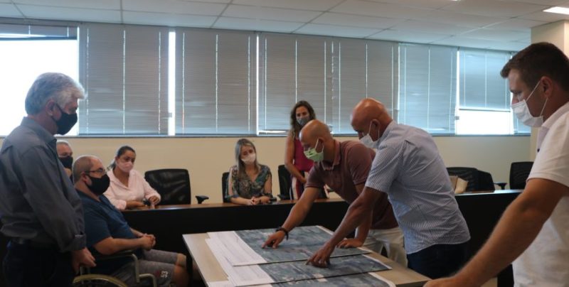 Em fevereiro deste ano engenheiros das prefeituras de I&ccedil;ara e Balne&aacute;rio Rinc&atilde;o apresentaram um pr&eacute;-projeto da rodovia. – Foto: Divulga&ccedil;&atilde;o