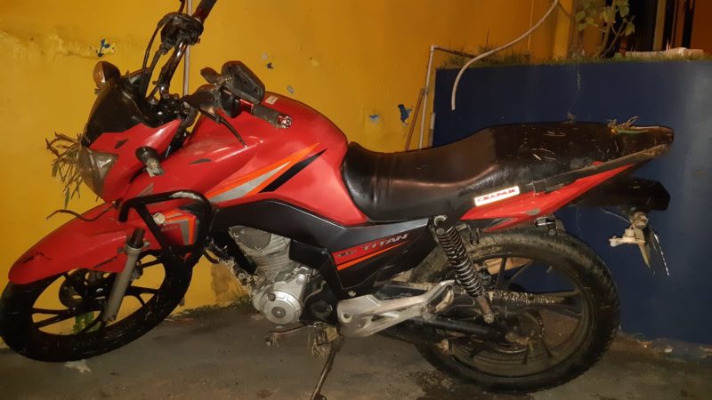 Motocicleta tinha placas de Cambori&uacute; – Foto: PRF/Divulga&ccedil;&atilde;o