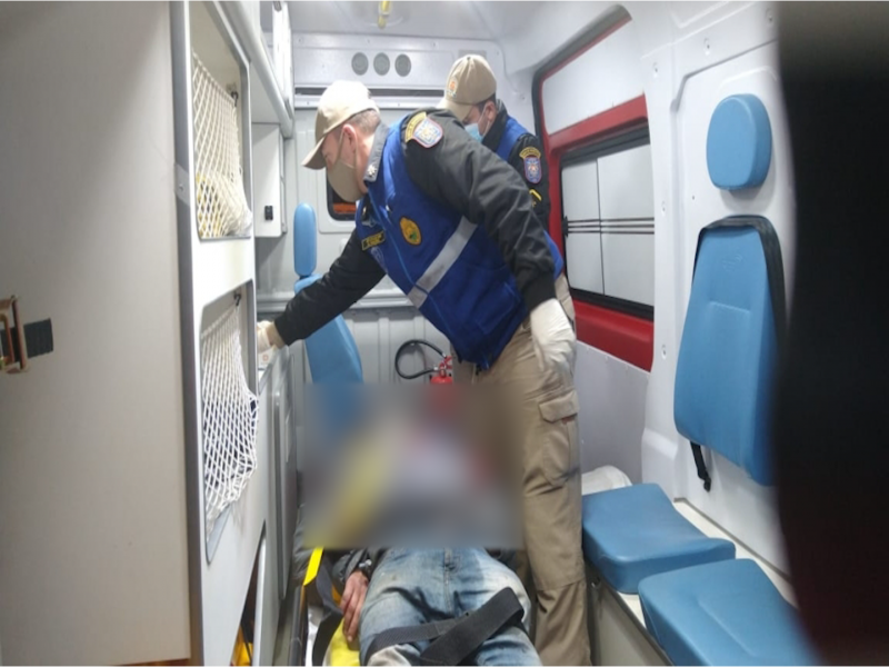 Homem ficou ferido e foi levado para o hospital – Foto: Reprodu&ccedil;&atilde;o/ND