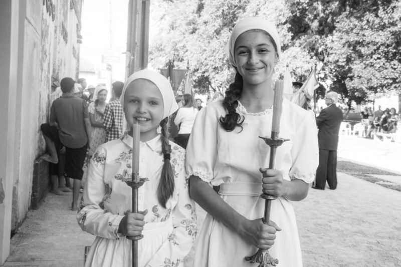 Irm&atilde;s Jhulieny e Suieny, que nunca tinham atuado, faturaram pr&ecirc;mios de melhores atrizes – Foto: Cia Boanova Filmes/Divulga&ccedil;&atilde;o