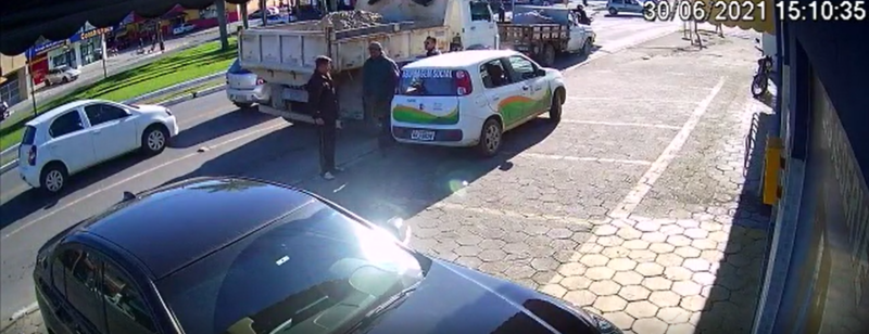 Homens teriam amigos em Itaja&iacute;. Procedimento de levar pessoa at&eacute; a casa do amigo ou familiar &eacute; padr&atilde;o, disse prefeitura – Foto: Reprodu&ccedil;&atilde;o/ND