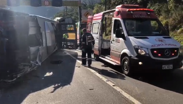Grave acidente na BR-376 na manh&atilde; desta quinta-feira (8) deixou duas pessoas mortas – Foto: CBMSC/Divulga&ccedil;&atilde;o/ND