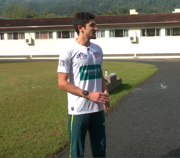 Pista de atletismo da EEB Jo&atilde;o Durval M&uuml;ller foi onde o marchador deu os primeiros passos no atletismo – Foto: Arquivo NDTV