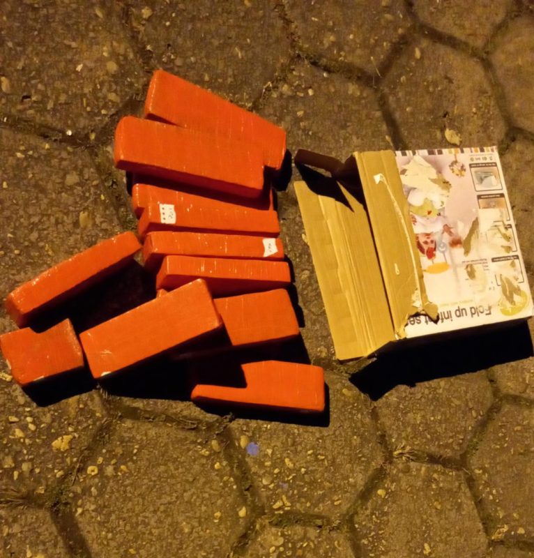 Assaltantes foram presos com 7 kg de maconha em Itaja&iacute; – Foto: PMSC/Divulga&ccedil;&atilde;o