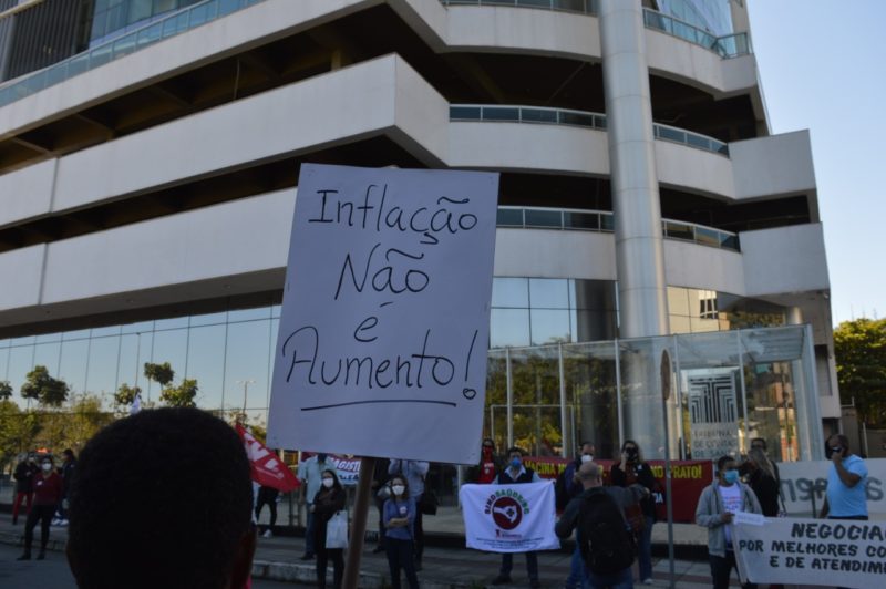 Sindicato participou de atos pedindo pela reposi&ccedil;&atilde;o da infla&ccedil;&atilde;o para servidores – Foto: Sindifoz/Divulga&ccedil;&atilde;o