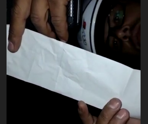 Entregador filma dados do cart&atilde;o de cr&eacute;dito de cliente – Foto: Reprodu&ccedil;&atilde;o