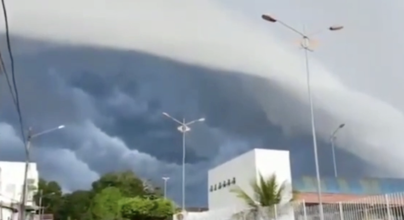 Parece uma onda, mas é um fenômeno explicado por especialistas em clima: nuvem prateleira ou shelf cloud – Foto: Reprodução