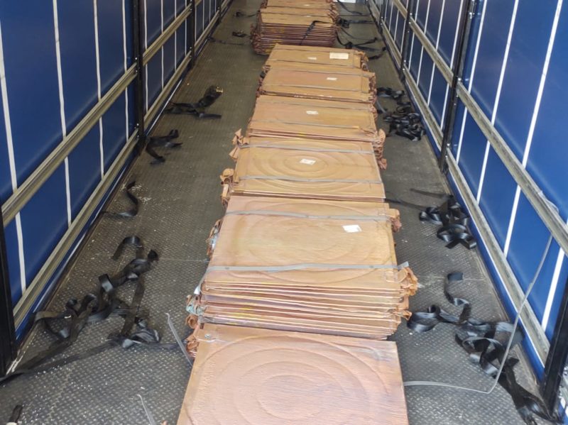 carga com placas de cobre