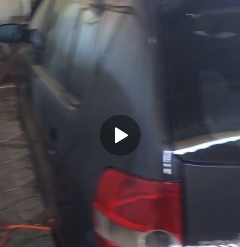 Fam&iacute;lia mandou um v&iacute;deo mostrando que conseguiu recuperar o carro – Foto: Arquivo Pessoal/NDTV