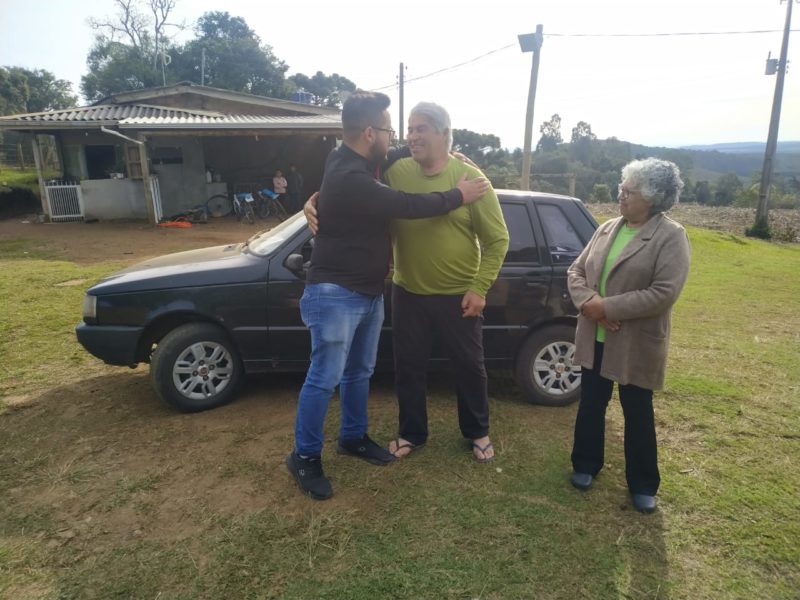 Rafael devolveu o carro à família de Neri. – Foto: Cinéia Caetano/Arquivo Pessoal/ND