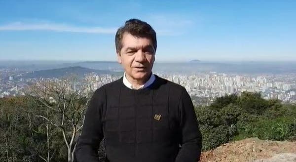 Prefeito de Criciúma escolheu obra para gravar vídeo negando que esteja com foco na eleição 2022. – Foto: Divulgação