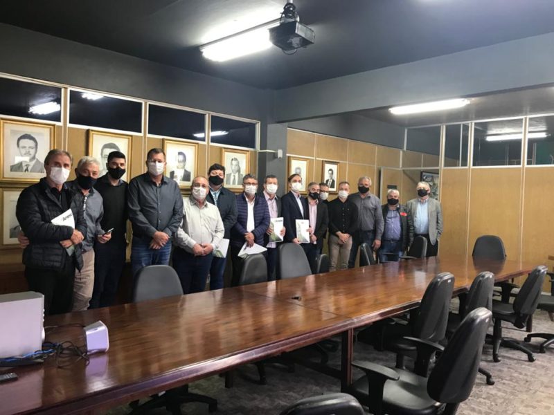 Comitiva esteve na sede do Dnit em Florian&oacute;polis e agendar&aacute; encontro em Bras&iacute;lia – Foto: Divulga&ccedil;&atilde;o/Amesc/ND