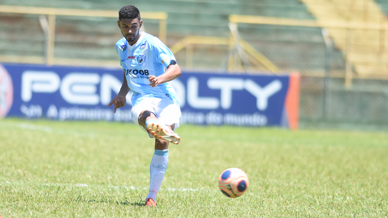 Zagueiro revelado no Londrina deve ser anunciado como novo refor&ccedil;o do Figueirense para a temporada – Foto: Gustavo Oliviera/LEC
