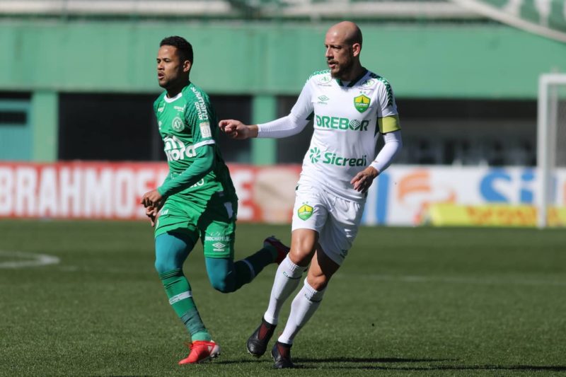 Duelo foi disputado na Arena Cond&aacute;, em Chapec&oacute; – Foto: AssCom/Dourado