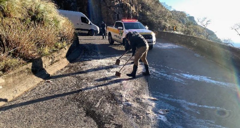Rodovias catarinenses tem pontos congelados pelo frio – Foto: Divulgação/PMRv