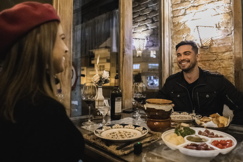 Marta e Sidney desfrutam de um jantar quentinho na gelada Serra Catarinense – Foto: José Somensi/Divulgação/ND