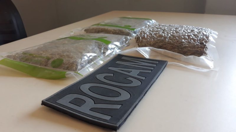 Droga foi apreendida e levada à delecagia. – Foto: Diego Antunes/NDTV Chapecó/Divulgação