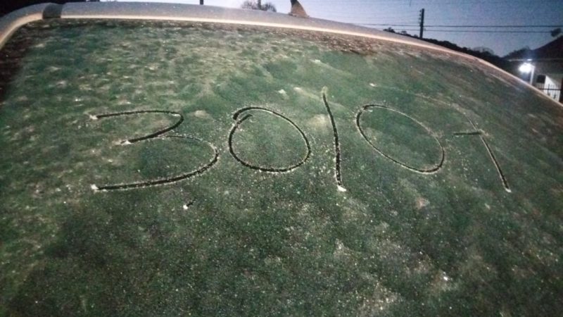 Carros amanheceram com gelo em Blumenau – Foto: Divulga&ccedil;&atilde;o/ND