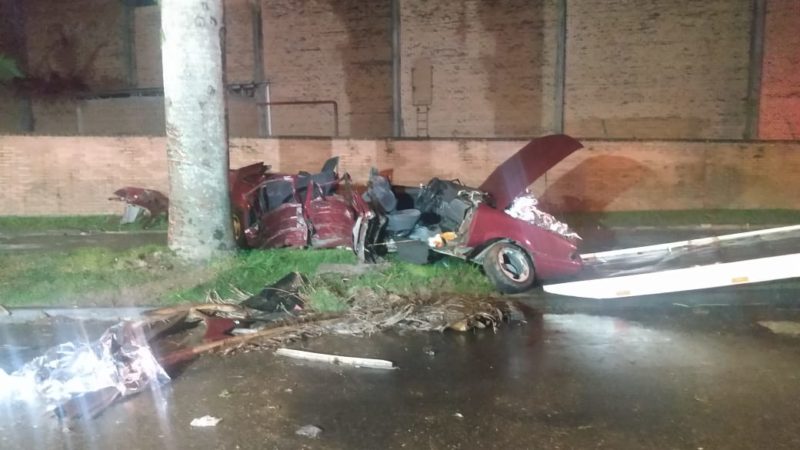 Acidente aconteceu na madrugada desta sexta-feira (2) em Blumenau – Foto: Divulga&ccedil;&atilde;o/Corpo de Bombeiros de Blumenau/ND