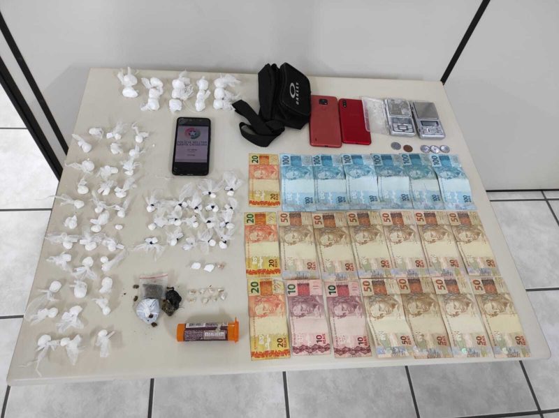 A PM prendeu os envolvidos no caso e conduziu para a Delegacia da Pol&iacute;cia Civil&nbsp; &mdash; Foto: PM Videira/Divulga&ccedil;&atilde;o/ND