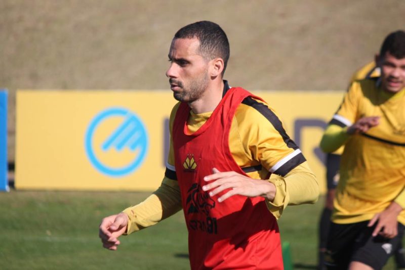 Volante Dudu Vieira deverá iniciar a partida contra o Botafogo-SP nesta segunda-feira (12) &#8211; Foto: Celso da Luz/CriciúmaEC/ND