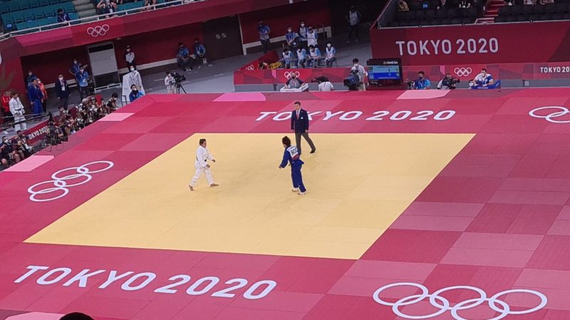 Maria Portela foi derrotada, no entendimento dos &aacute;rbitros, por falta de combatividade ap&oacute;s 10 minutos de confronto – Foto: COB/divulga&ccedil;&atilde;o