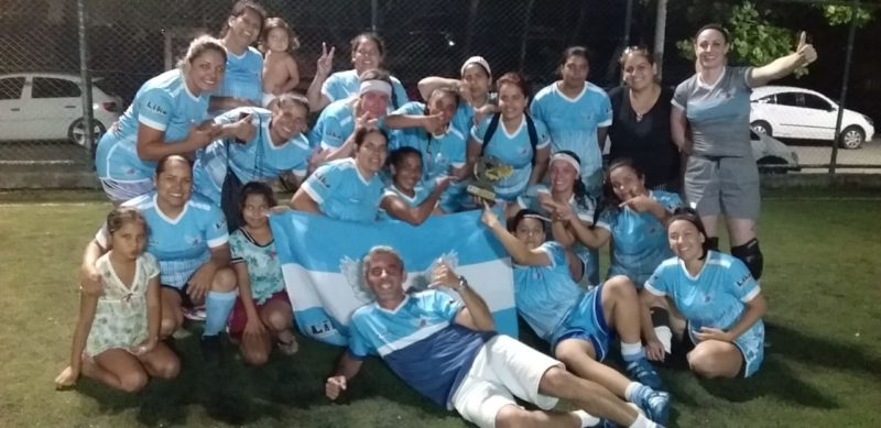 Treinador (deitado) conhecia Elaine desde crian&ccedil;a – Foto: Moyses da Costa/Arquivo Pessoal