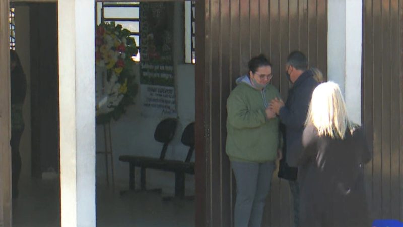 Lup&eacute;rcio Luiz Costa foi enterrado na tarde desta segunda-feira (19) – Foto: Jonathan Rocha/NDTV